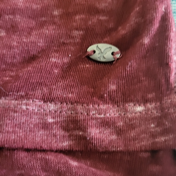 🌿American Eagle Distressed High-Low Maroon Pocket Tee Medium - Picture 6 of 10